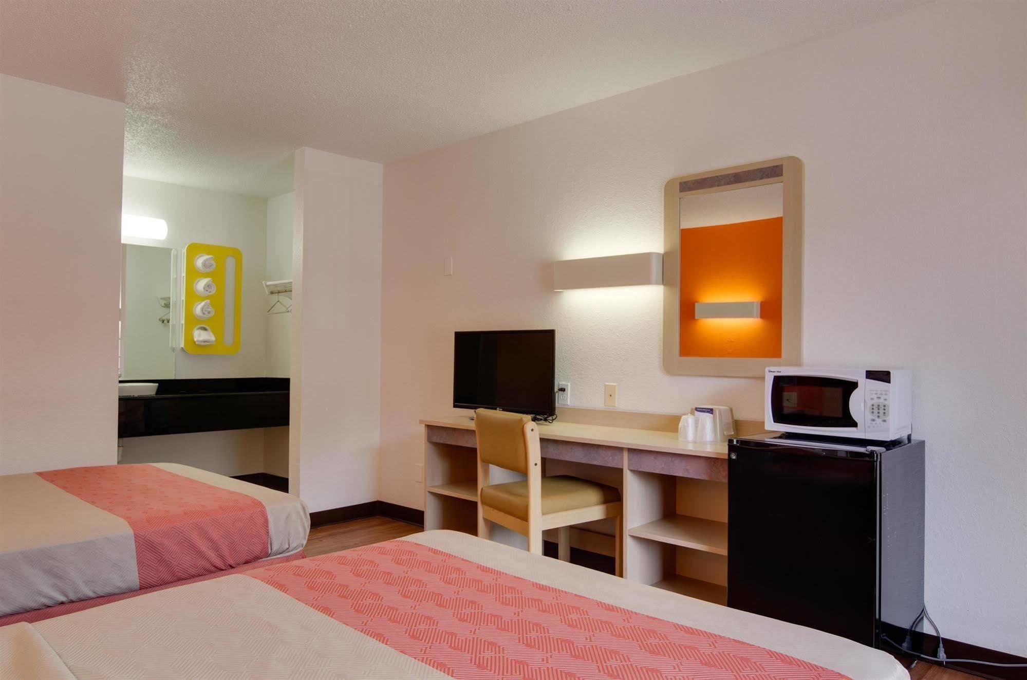 Hotel 6-dalton, Ga 3*